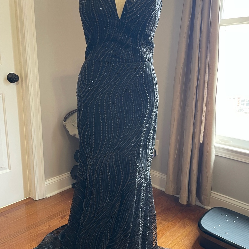 Black Beaded Evening Gown - Elegant V-Neck Formal Dress size 7 wedding prom form